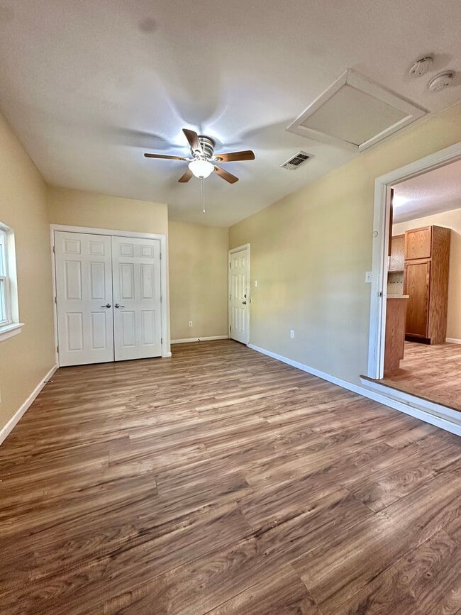 Building Photo - COMING MAY 2026 - Cozy 3 Bedroom Home Near Fort Concho!