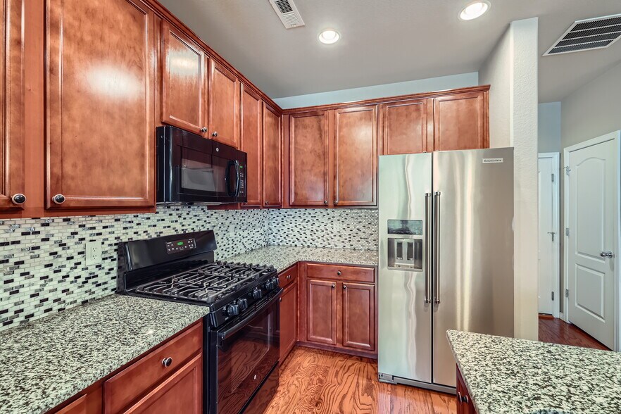 Building Photo - 8883 White Prairie Vw