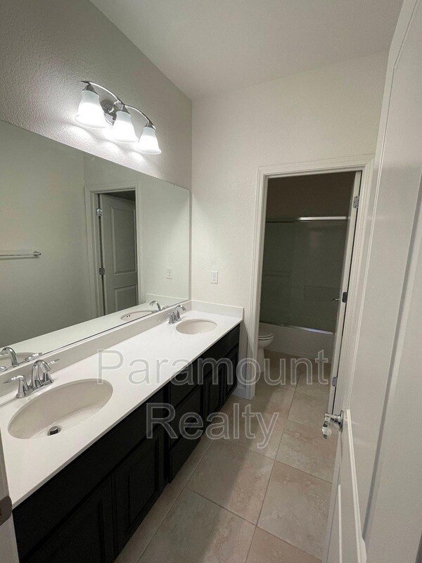 Building Photo - 538 E Marcello Ave