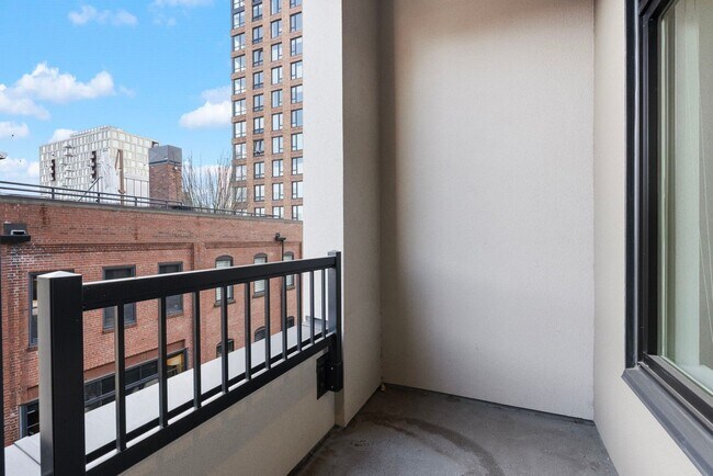 Building Photo - 618 NW 12th Ave