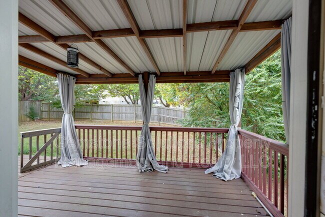 Building Photo - 2214 Falcon Creek Dr
