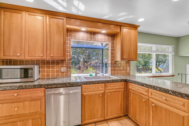 Building Photo - 30 Pony Ct