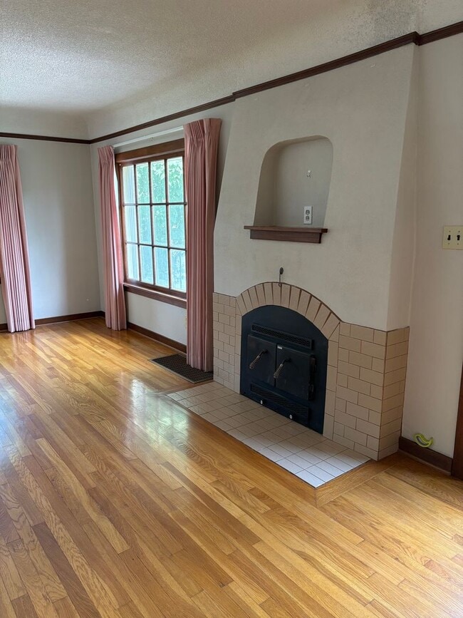 Building Photo - Classic Brick Charmer - 4 Bedroom