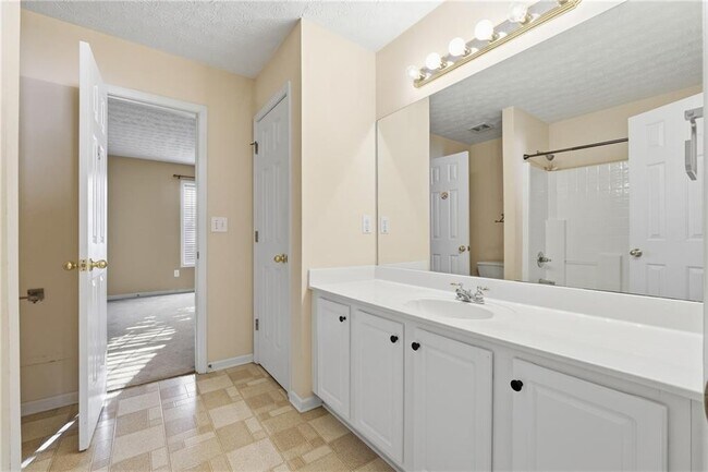 Building Photo - 1402 Edgeley Way