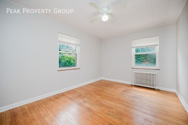 Building Photo - 5828 Ridge Ave