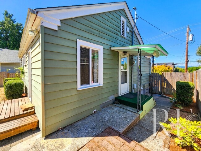 Building Photo - Classic Charmer with Water Views in the Heart of Manette