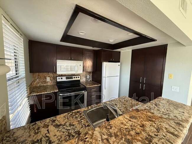 Building Photo - 43376 Cook St