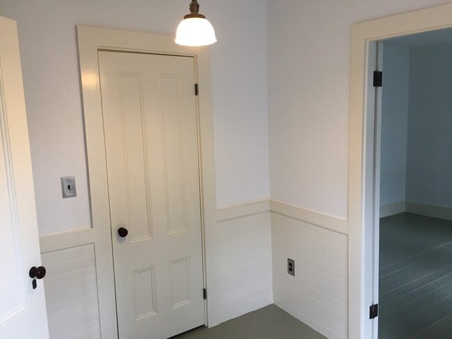 Building Photo - 20 Putnam St