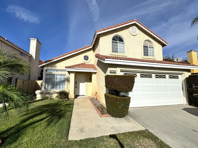 Building Photo - Spacious 3 Bedroom Home available in Fontana!