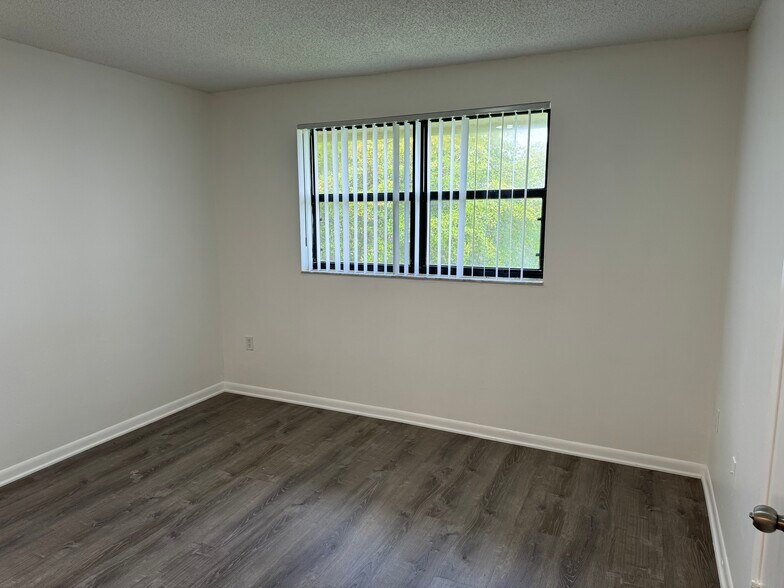 Building Photo - 9977 Nob Hill Ln