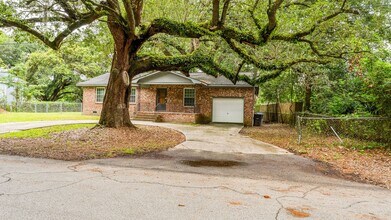 Building Photo - 3 Bedroom 1.5 Bath House in Hobcaw Point - Mount Pleasant