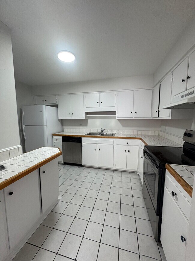 Building Photo - 571 Winding Creek Rd