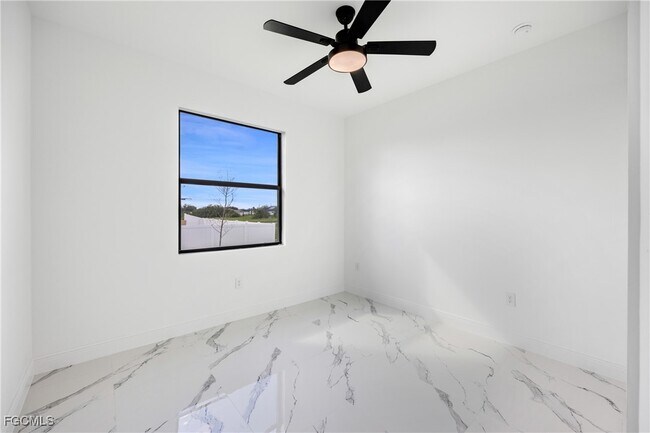Building Photo - 2027 NW 16th Pl