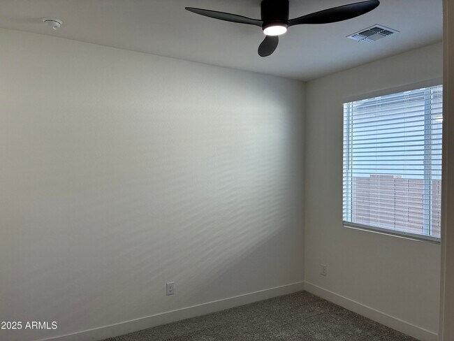 Building Photo - 17778 W Crawfordsville Dr