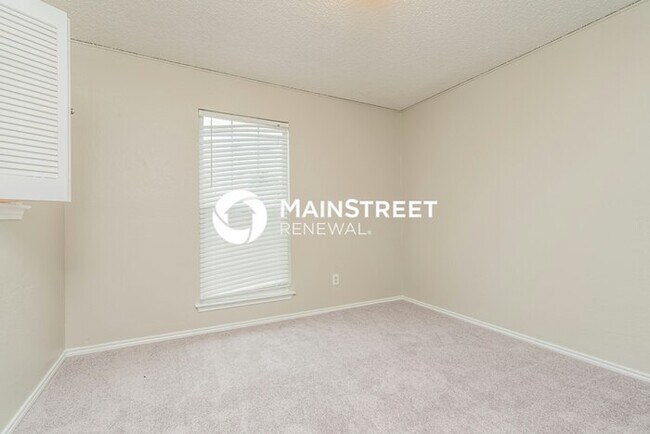 Building Photo - 3 Bedroom Pet-Friendly Home in Mesquite, TX with Main Street Renewal