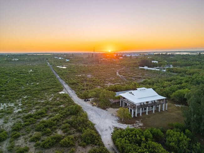 Building Photo - 18954 Acosta Rd