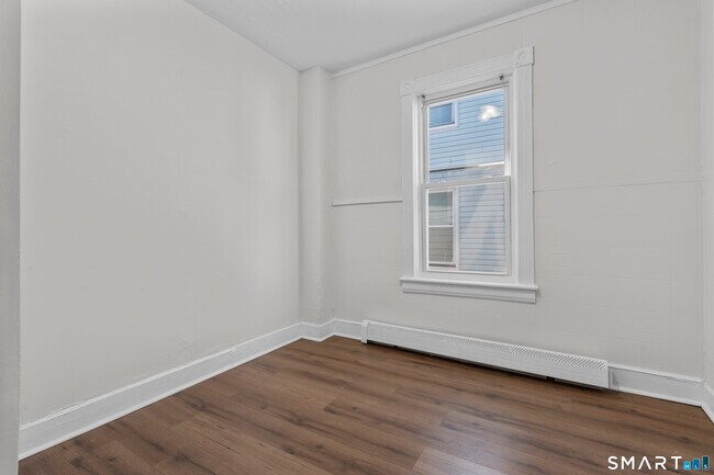 Building Photo - 394 Gregory St