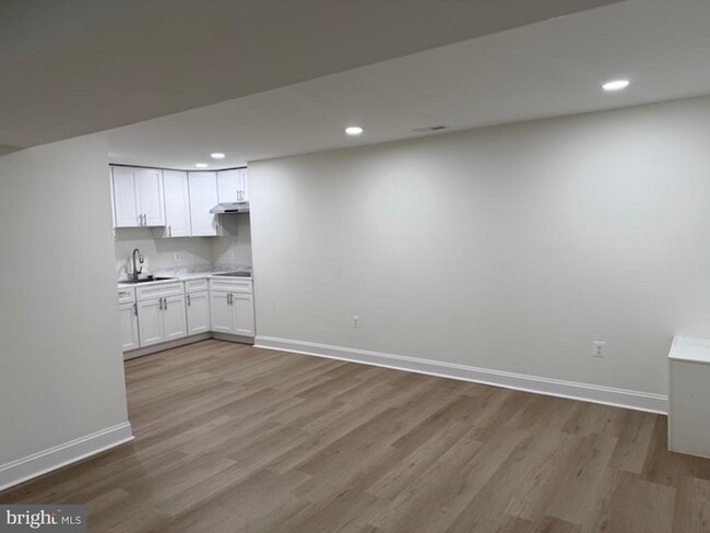 Building Photo - 6409 63rd Pl