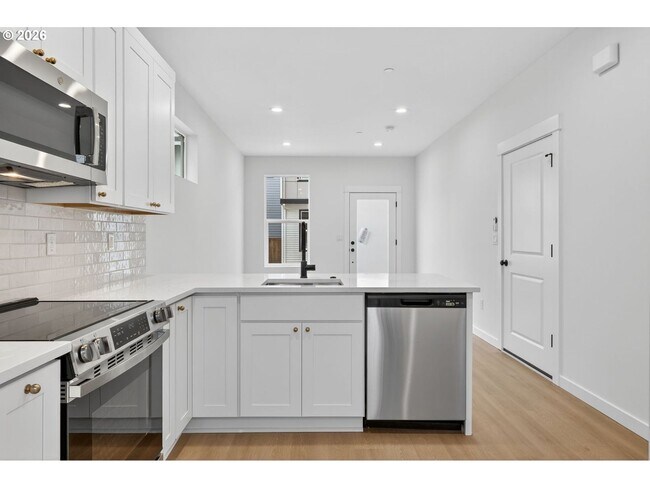Building Photo - 4055 SW McKinley St