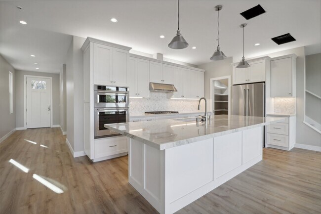 Building Photo - 2942 Copley Ave
