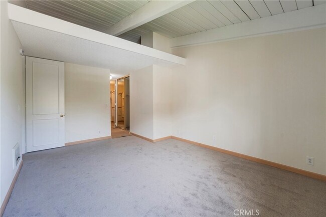 Building Photo - 6542 Ocean Crest Dr