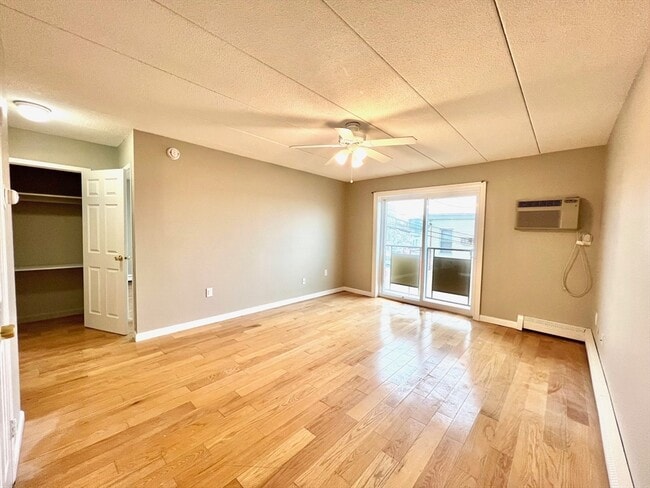 Building Photo - 4 Hawes St