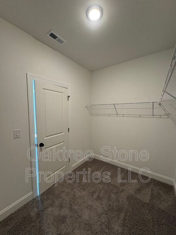 Building Photo - 634 Grove Glen Ct