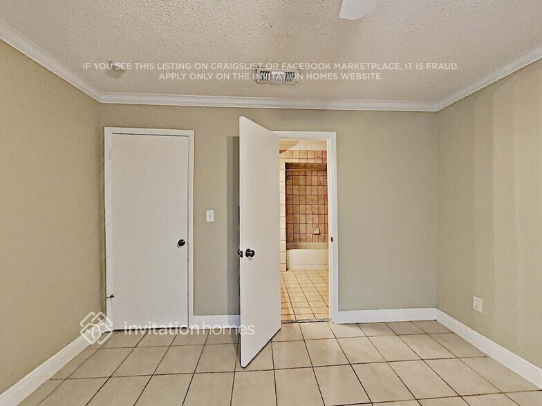 Building Photo - 9142 Grand Canal Dr