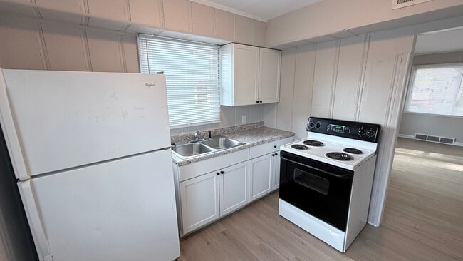 Building Photo - 1025 Covert Ave