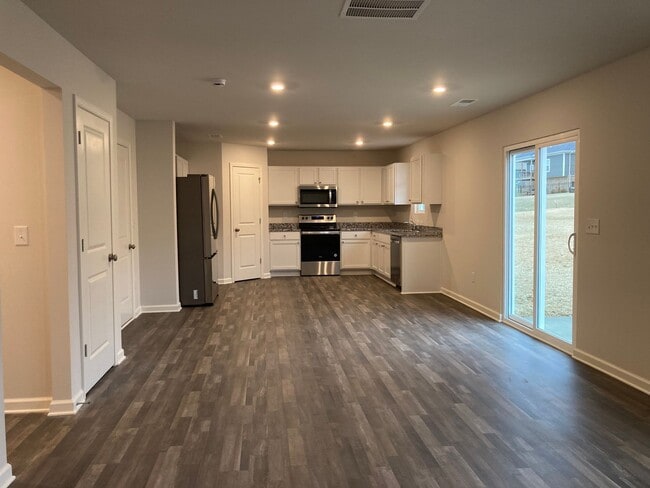 Building Photo - ** Apply TODAY ** Possibly Have Keys in Hand TOMORROW **