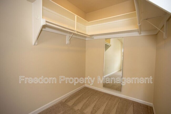 Building Photo - 9327 Woodlea Ct