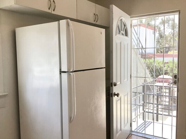 Building Photo - 1BD 1BA Point Loma Apartment - Hardwood Fl...