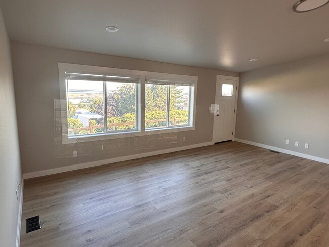 Building Photo - 402 Harbor Blvd