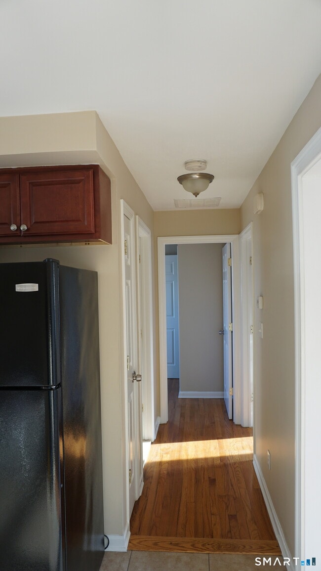 Building Photo - 28 Sampson St