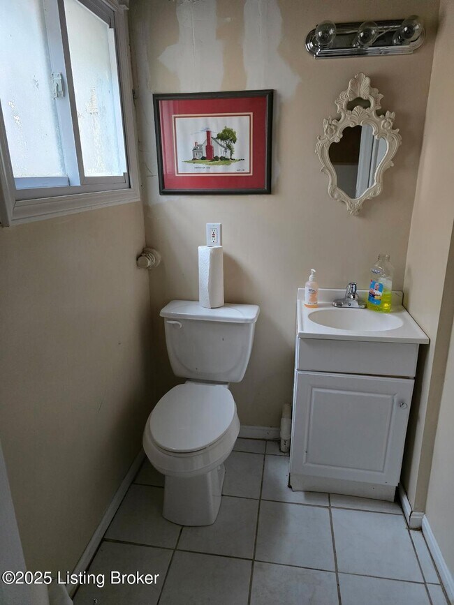 Building Photo - 126 S Sherrin Ave