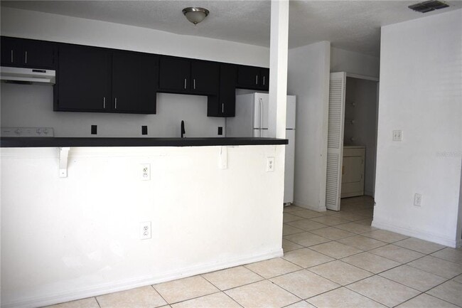 Building Photo - 912 Pine Ave