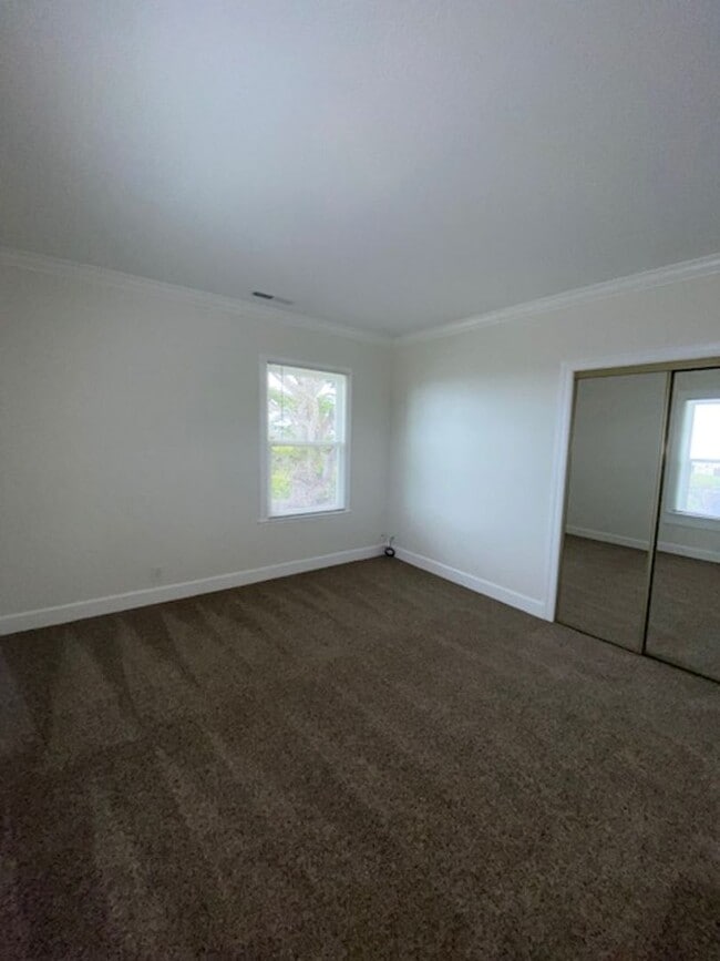 Building Photo - Laine Hill Condominiums