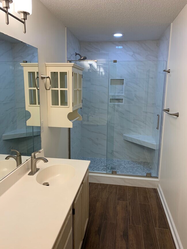 Master bath with chower - 1079 Wayfarer Ln