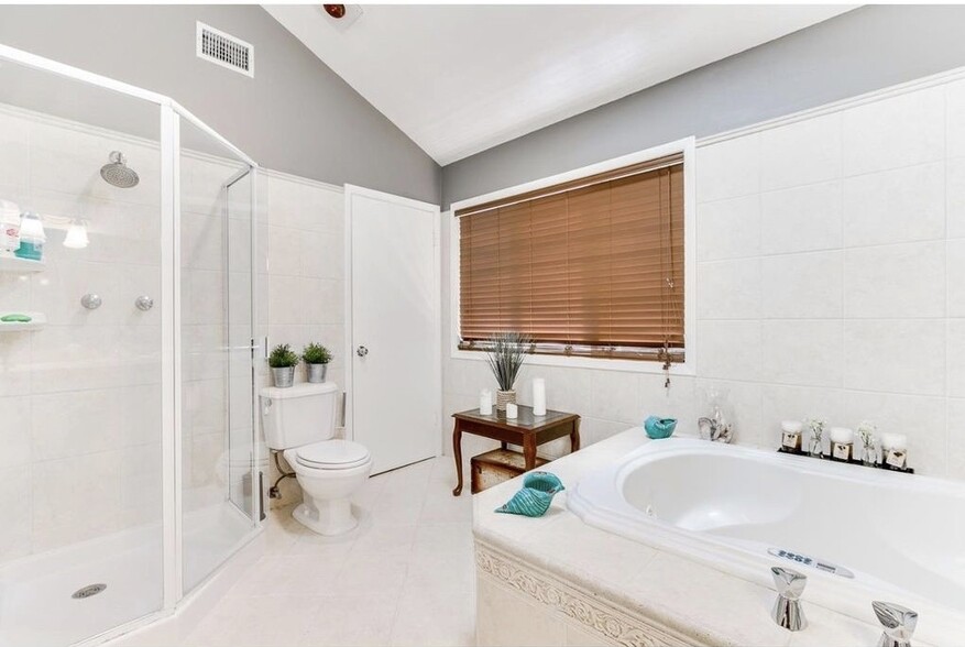 Master Bathroom - 801 Hughes Dr