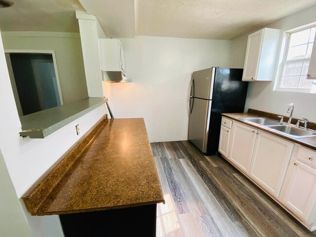 Building Photo - 1260 Hillridge Dr