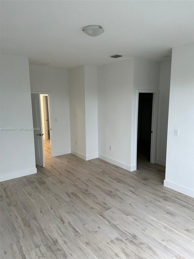 Building Photo - 13665 SW 157th Ct