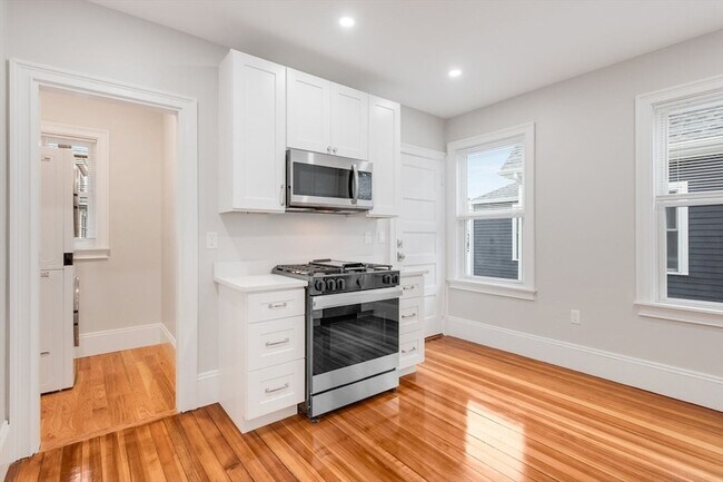 Building Photo - 38 Dorset St