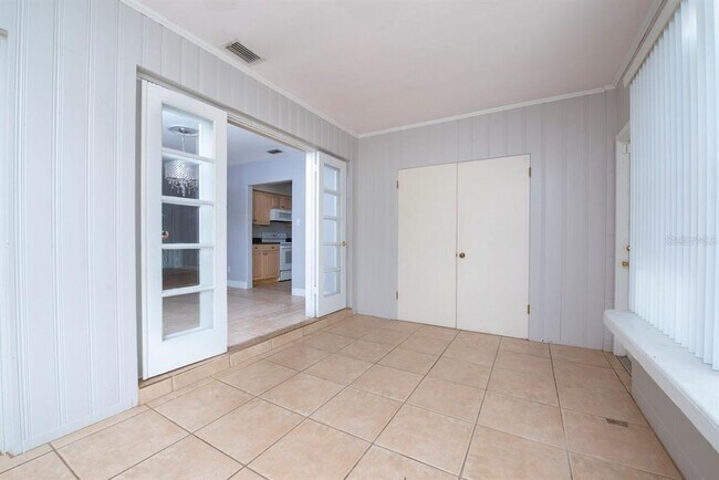 Building Photo - 640 Roberta Ave