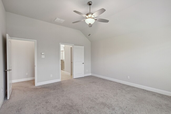 Building Photo - 548 Bradley Dr