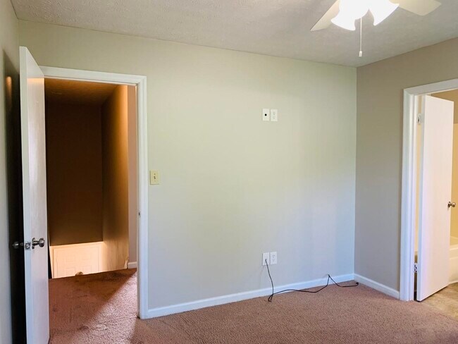 Building Photo - 314 Harwell Ave
