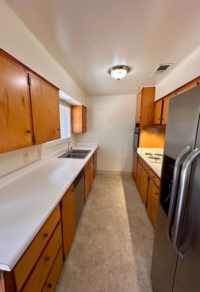 Building Photo - 3 BEDROOM 2 BATH HOME IN SOUTH REDDING