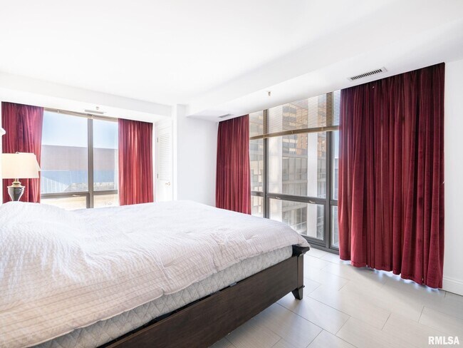 Building Photo - 123 SW Jefferson Ave