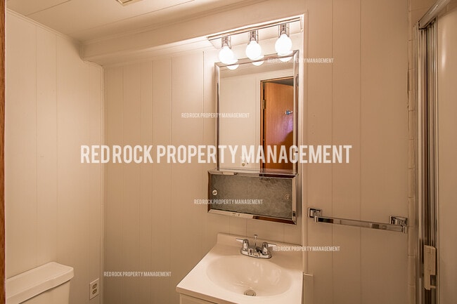 Building Photo - 416 N Bannen Rd