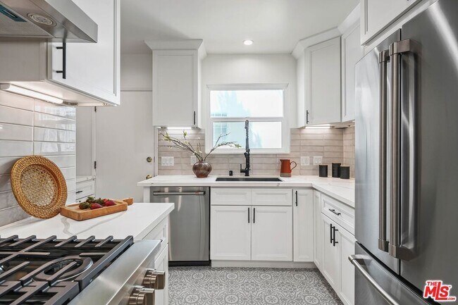 Building Photo - 9677 Charleville Blvd