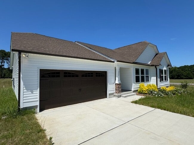 Building Photo - Lynchford Pointe